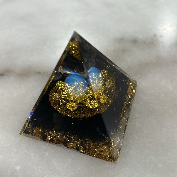 Cleanse Opaline and Onyx Orgonite Pyramid - Picture 3 of 6